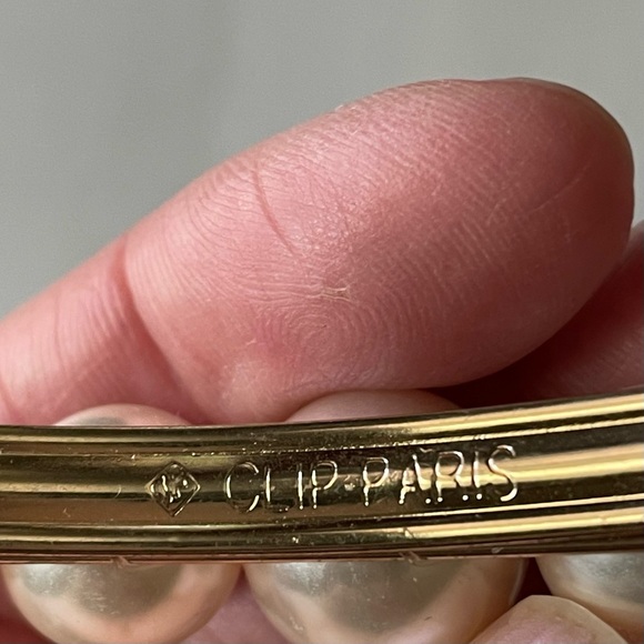 Clip Paris faux pearl off white crème hair clip barrette, French hair accessory - Picture 5 of 10